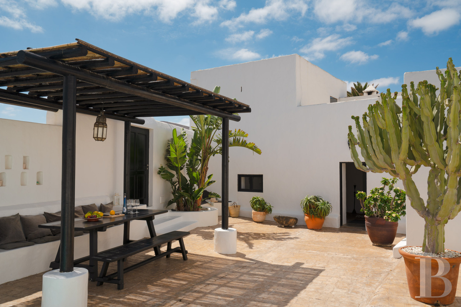 An old finca renovated in a contemporary style on the island of Lanzarote, in the Canary Islands - photo  n°22